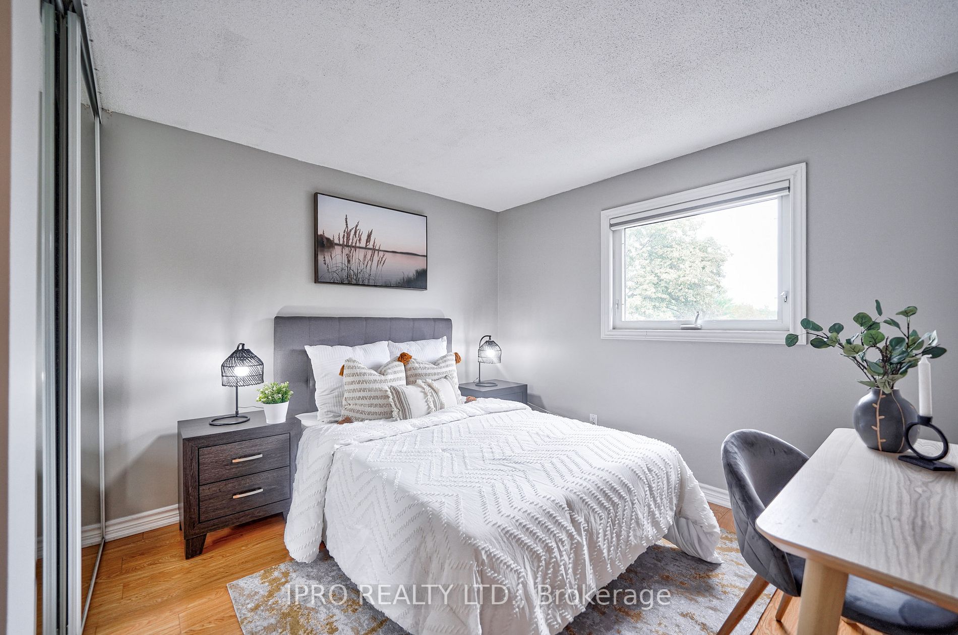 324 Woodlawn Crescent