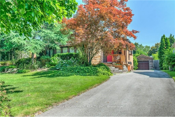945 Harvey Pl, Burlington