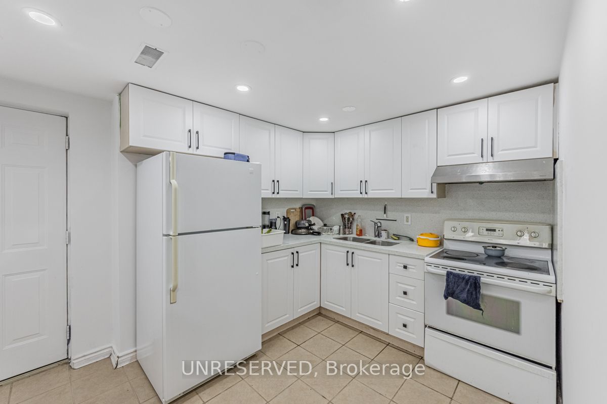17 Atira Ave