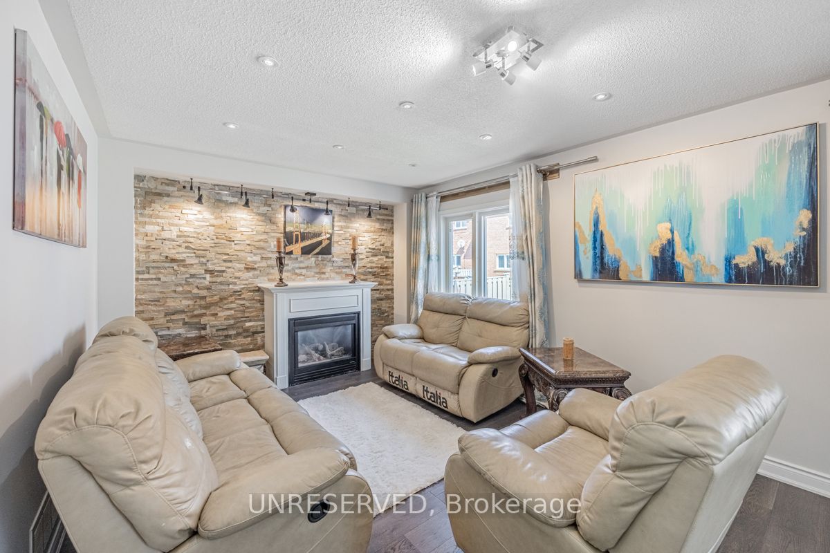 17 Atira Ave