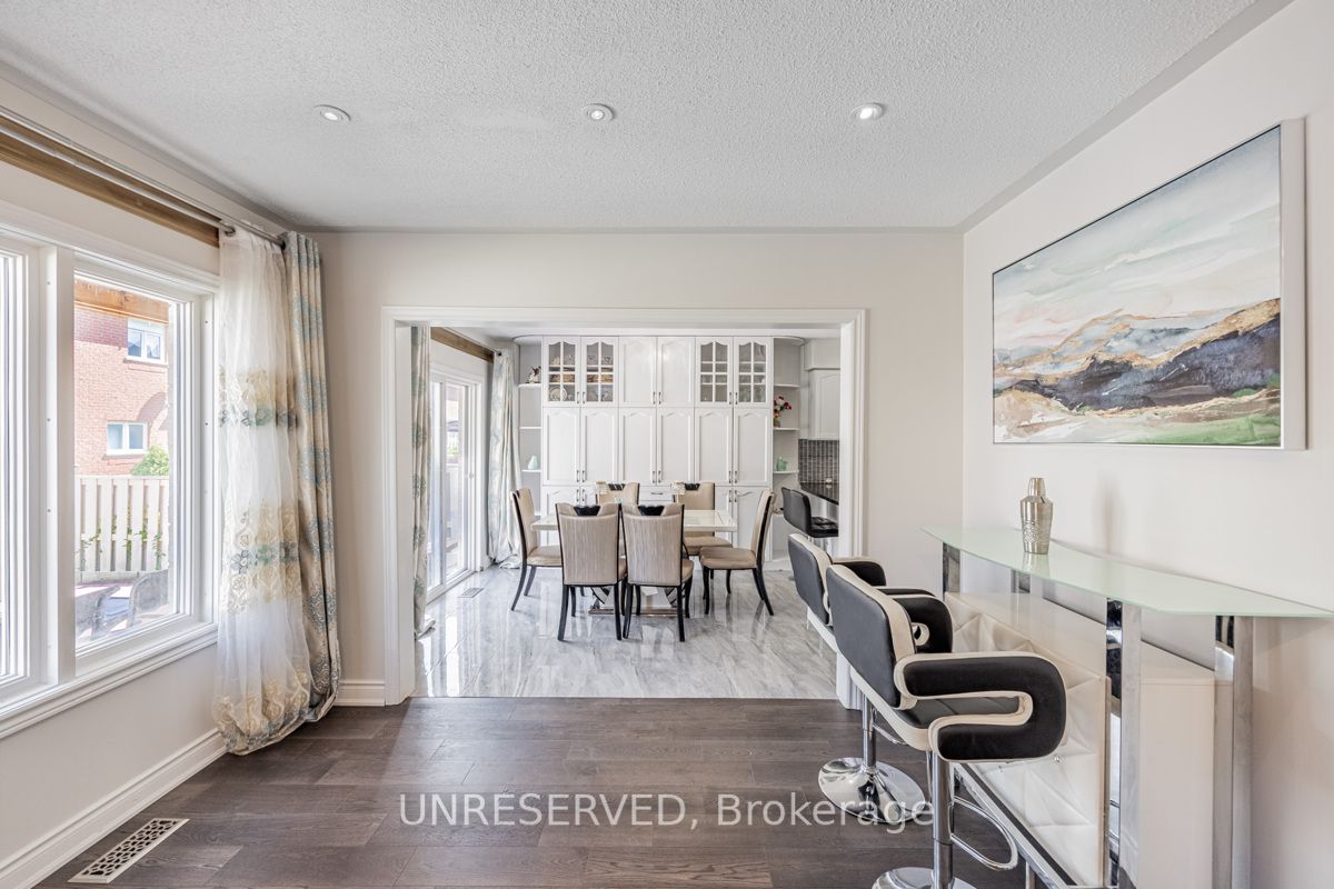 17 Atira Ave