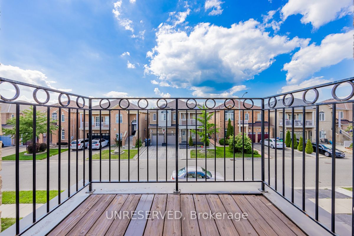 17 Atira Ave