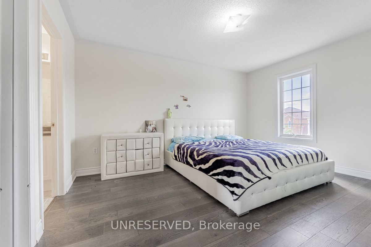 17 Atira Ave
