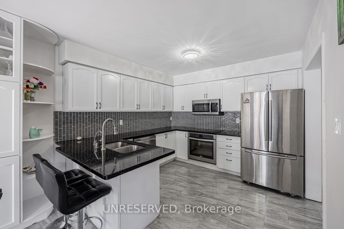 17 Atira Ave