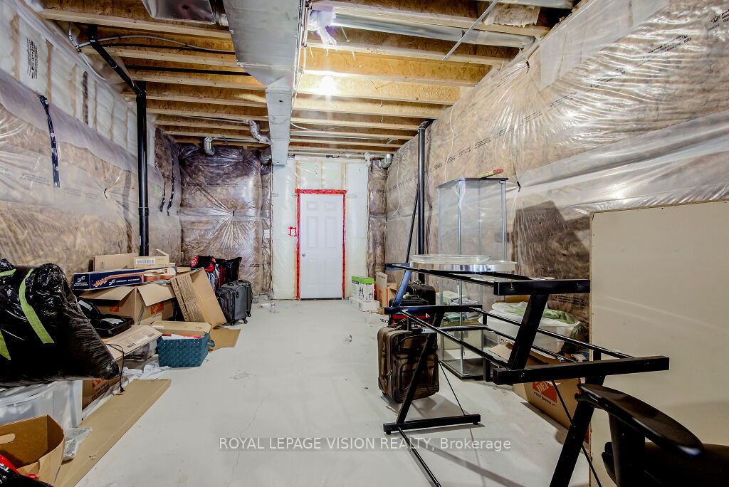 14 Lowell Cres