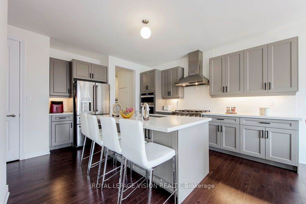 14 Lowell Cres
