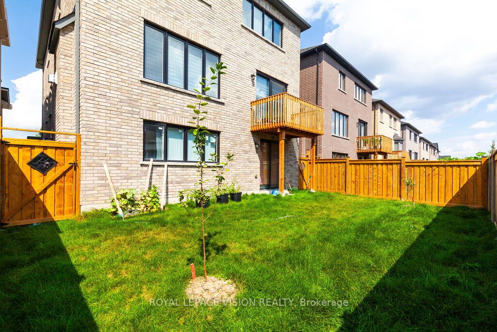 14 Lowell Cres