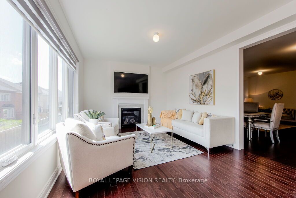 14 Lowell Cres