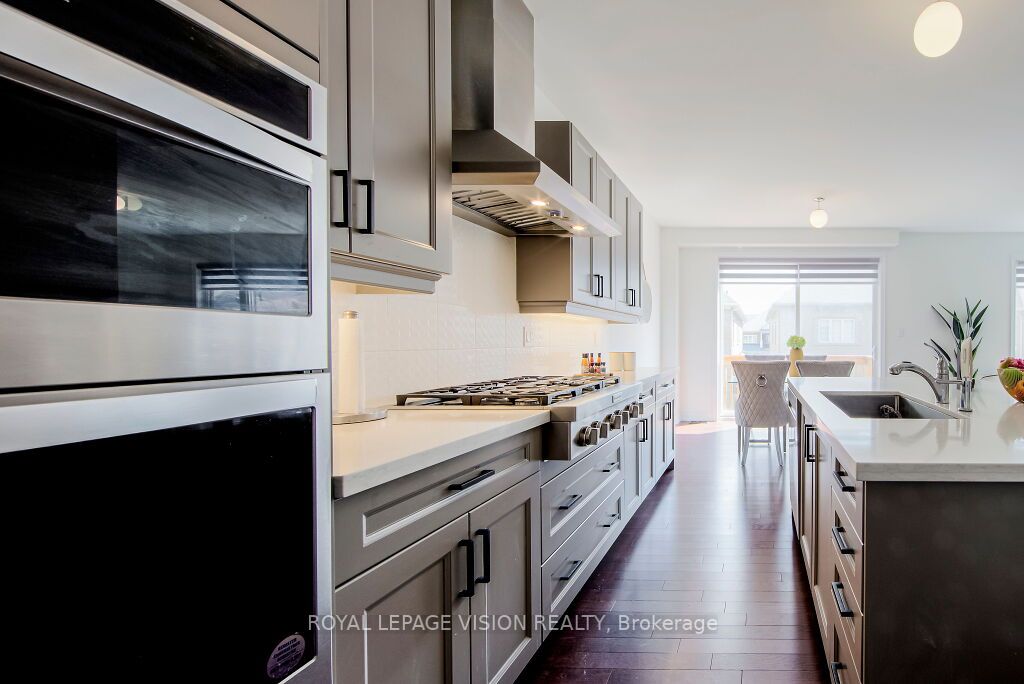 14 Lowell Cres