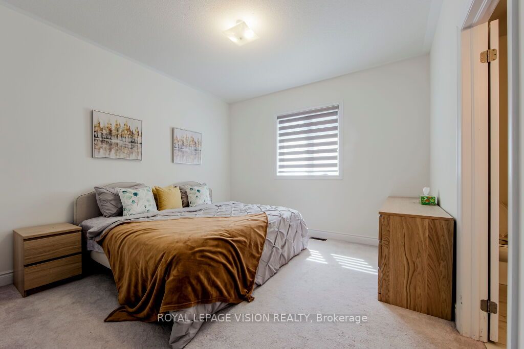14 Lowell Cres