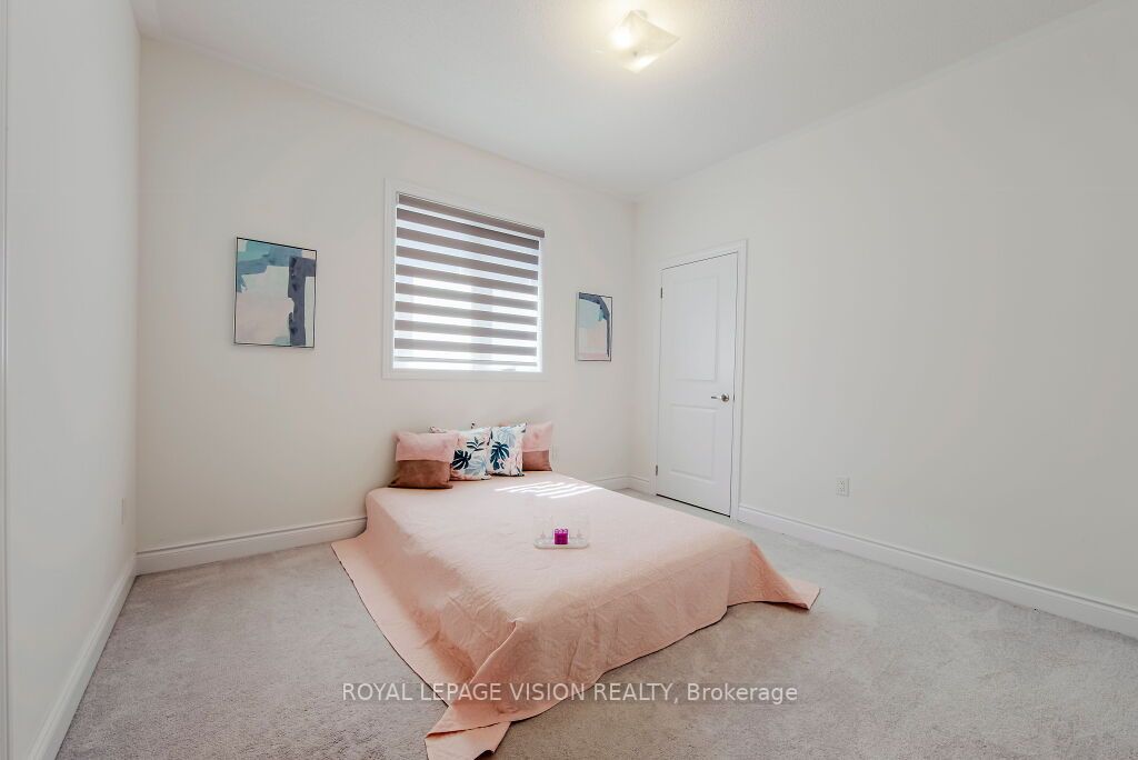 14 Lowell Cres