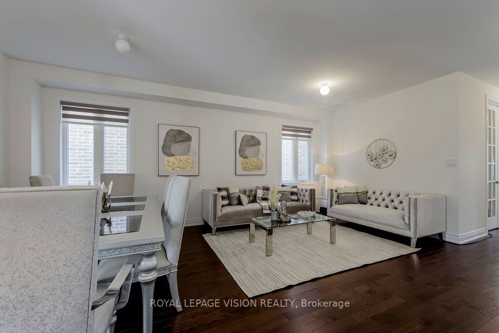 14 Lowell Cres