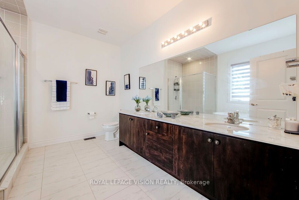 14 Lowell Cres