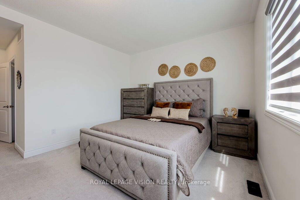 14 Lowell Cres