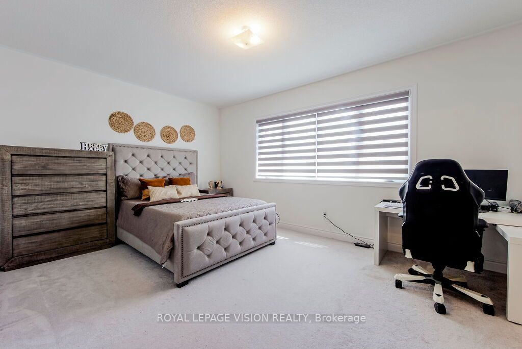 14 Lowell Cres