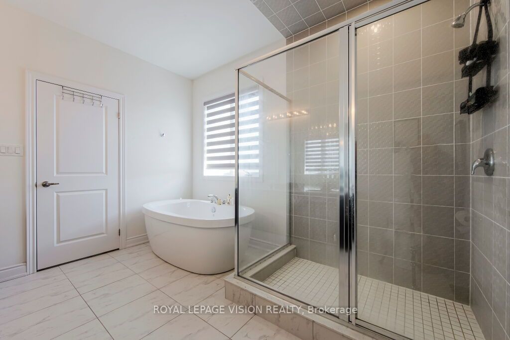 14 Lowell Cres