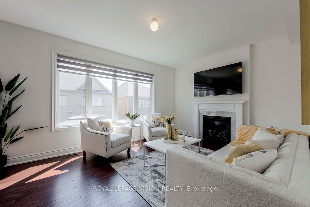 14 Lowell Cres
