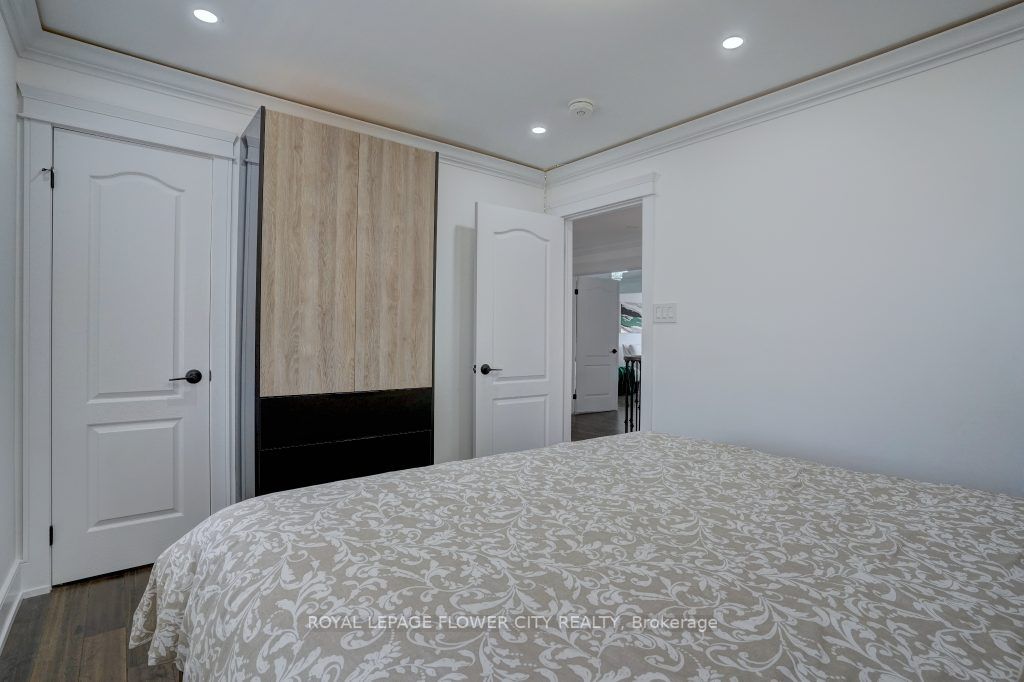6 Sorbonne Dr