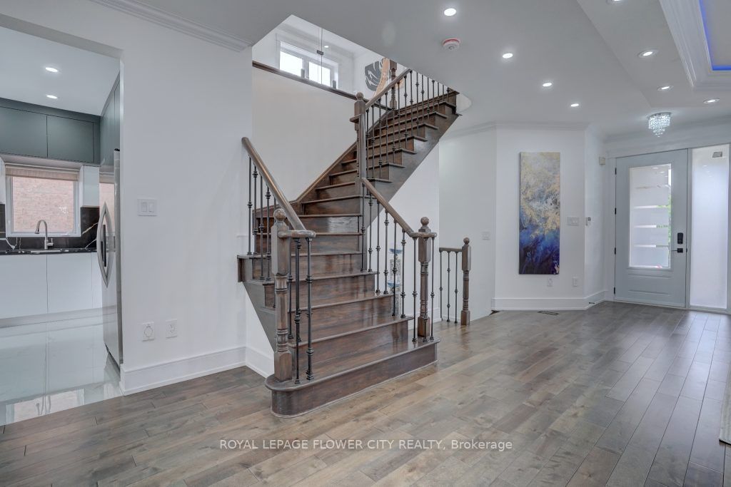 6 Sorbonne Dr
