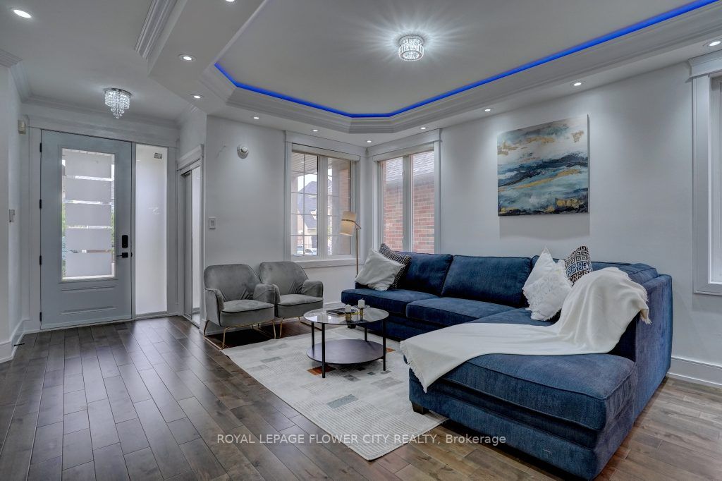 6 Sorbonne Dr