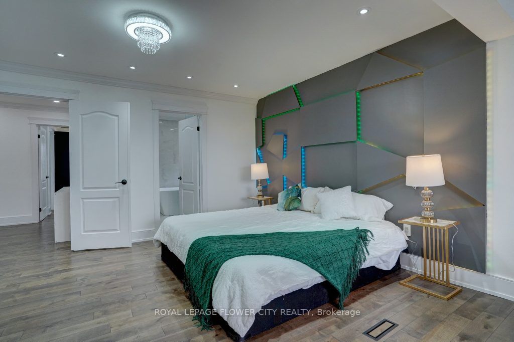 6 Sorbonne Dr