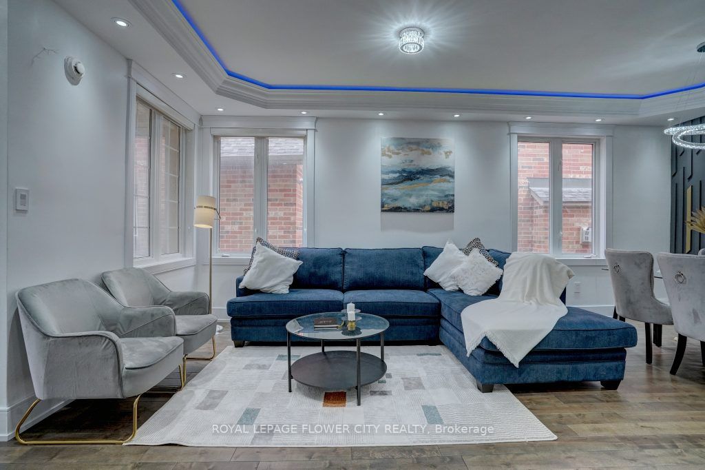 6 Sorbonne Dr