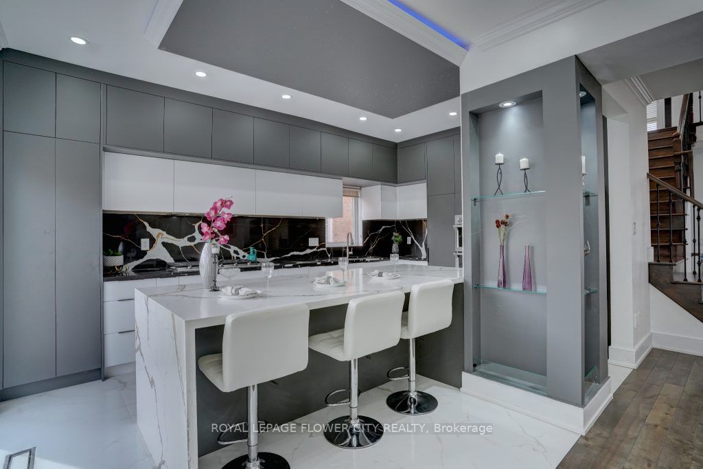 6 Sorbonne Dr