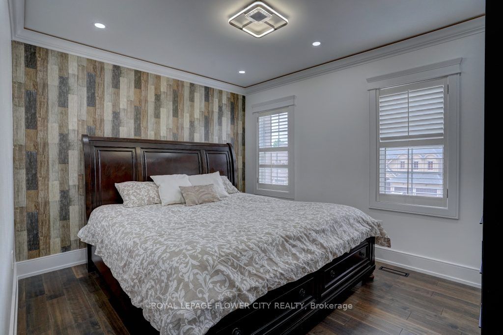6 Sorbonne Dr