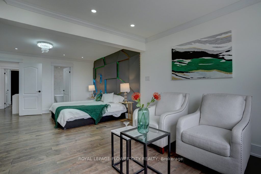 6 Sorbonne Dr
