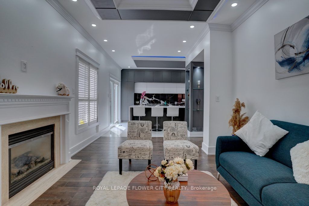6 Sorbonne Dr