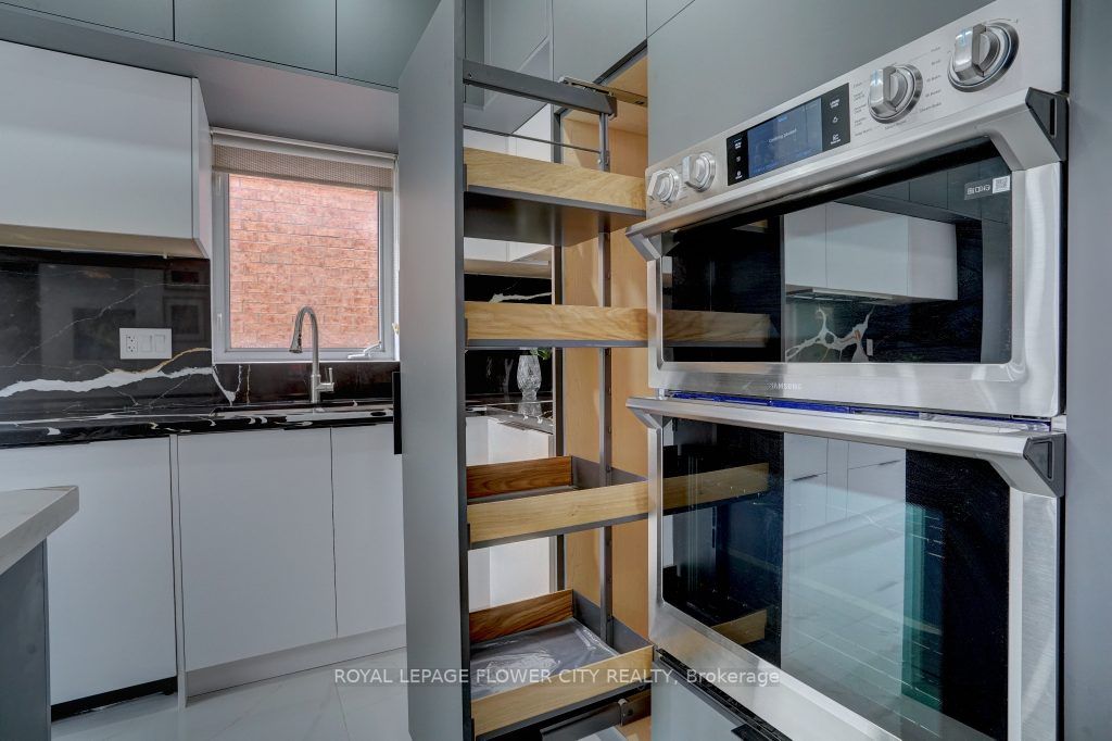 6 Sorbonne Dr