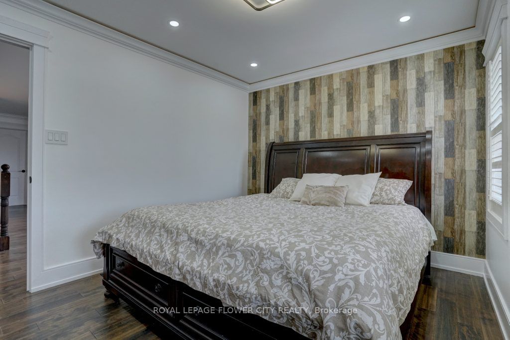 6 Sorbonne Dr