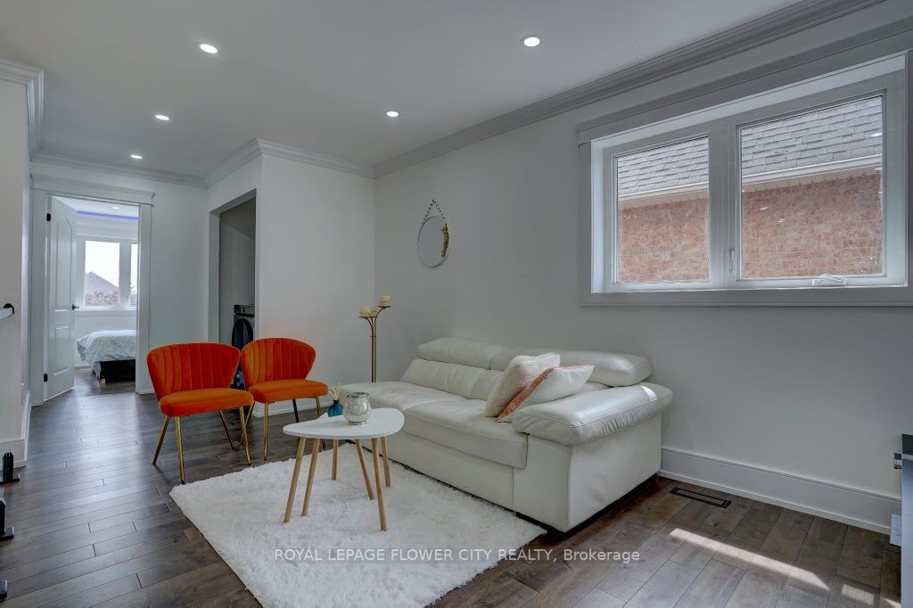 6 Sorbonne Dr