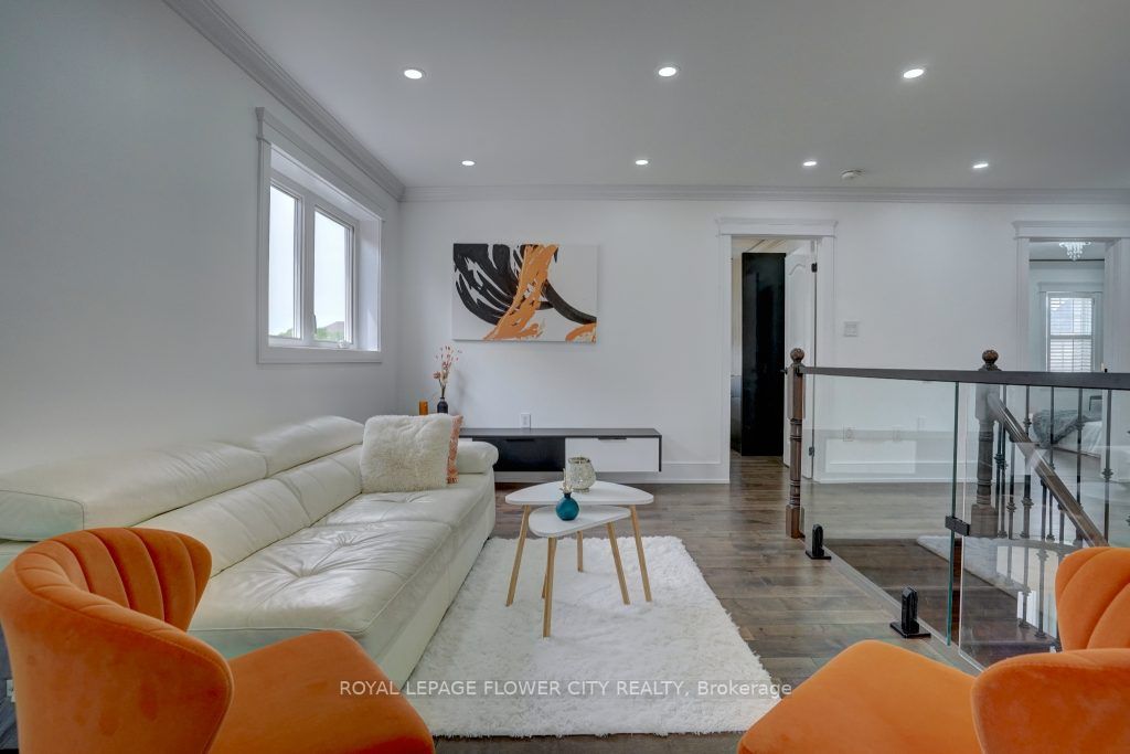 6 Sorbonne Dr