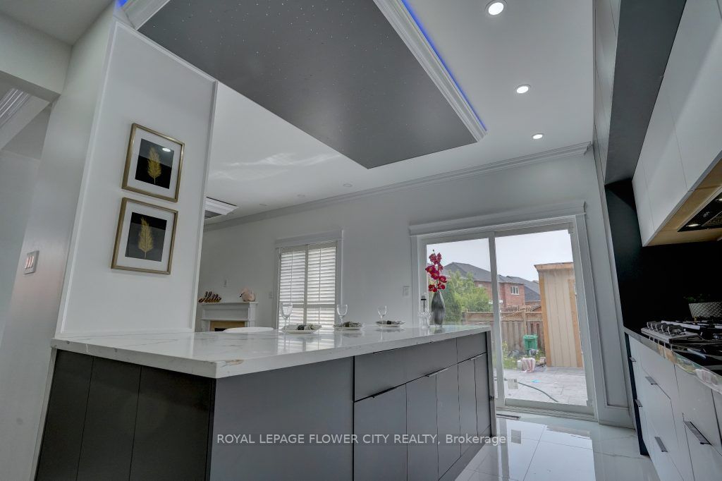 6 Sorbonne Dr