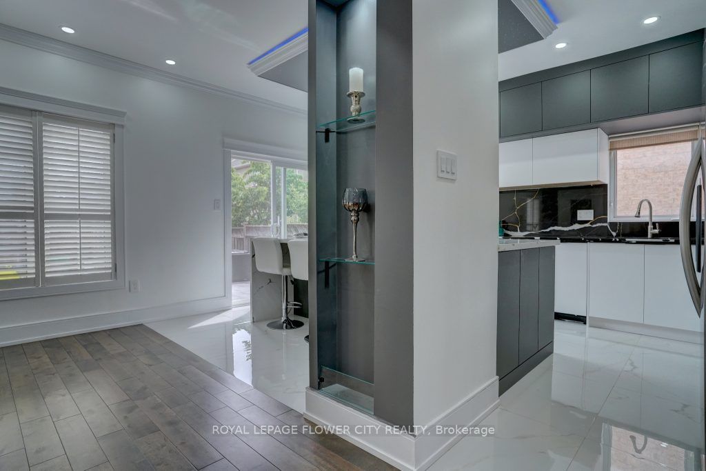 6 Sorbonne Dr