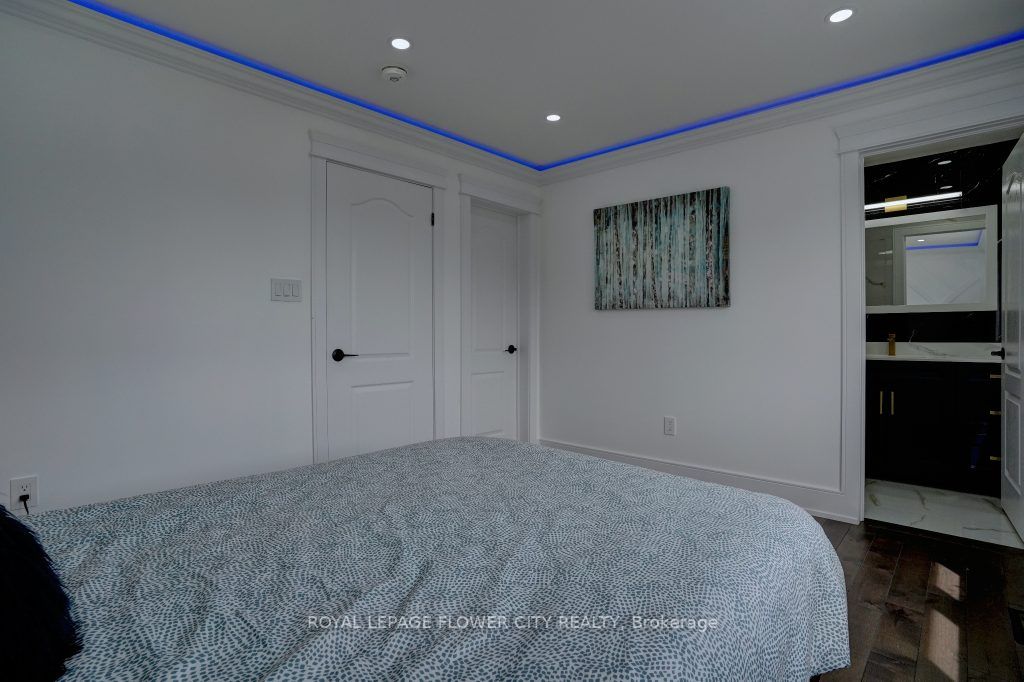 6 Sorbonne Dr