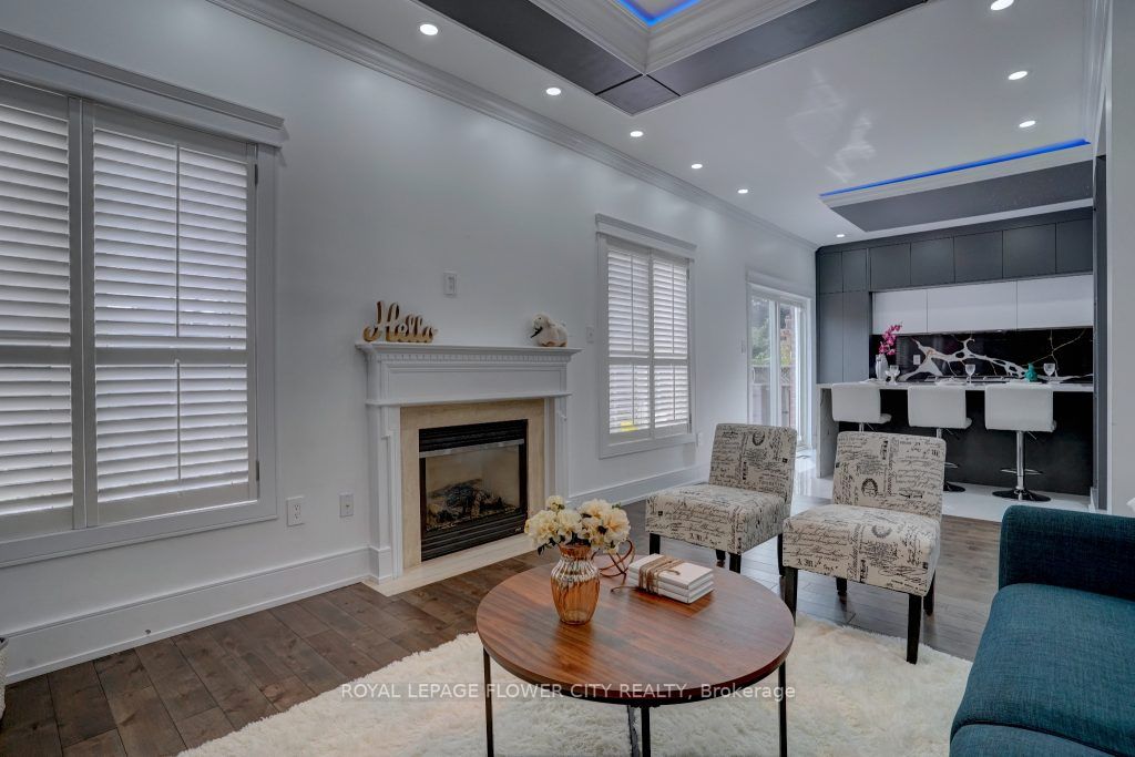 6 Sorbonne Dr