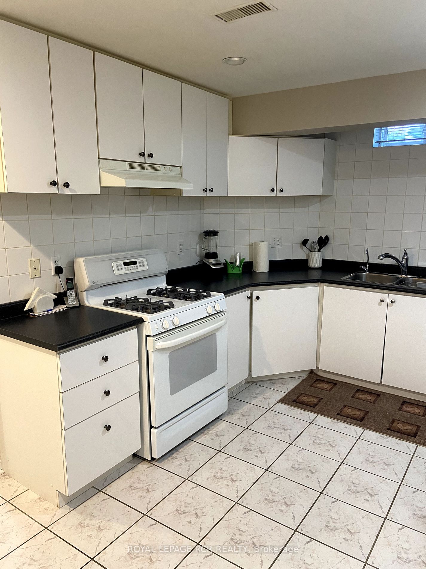 97 Riverwood Terr, #Lower