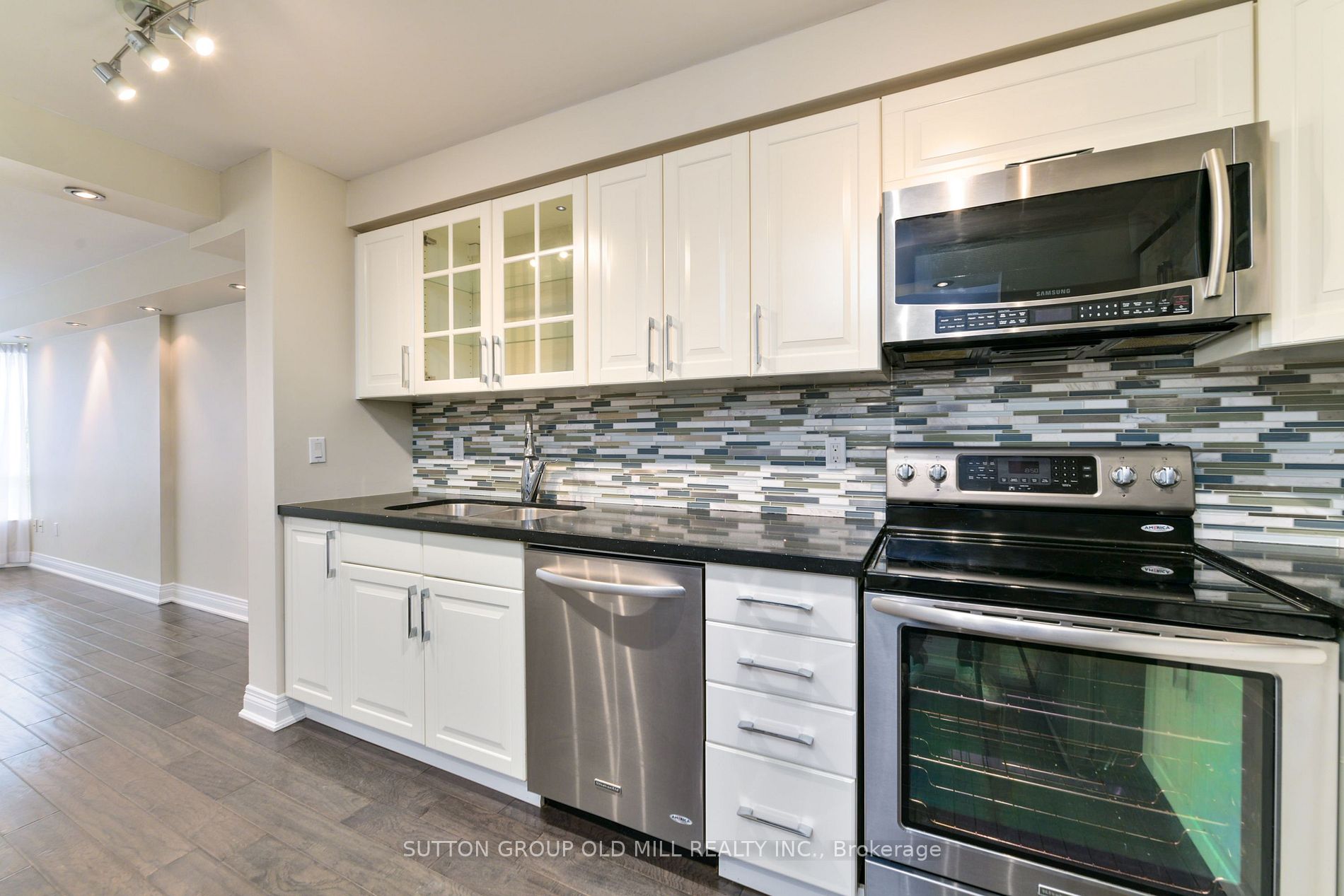 1320 Islington Ave, #405