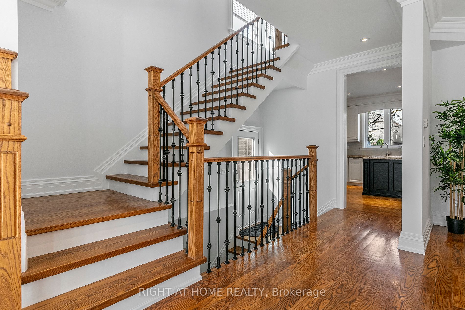 256 Grenview Blvd S