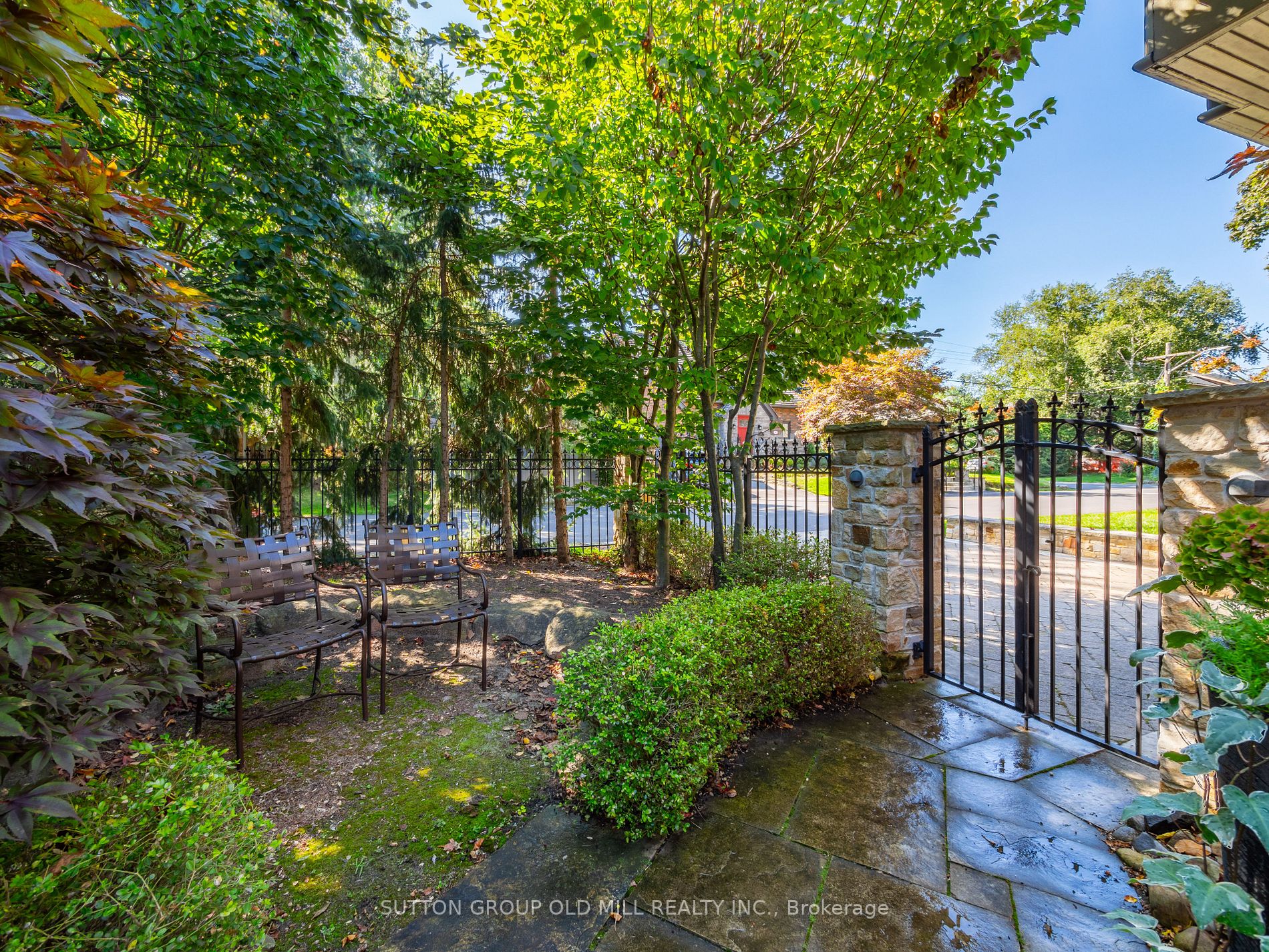 231 Grenview Blvd S