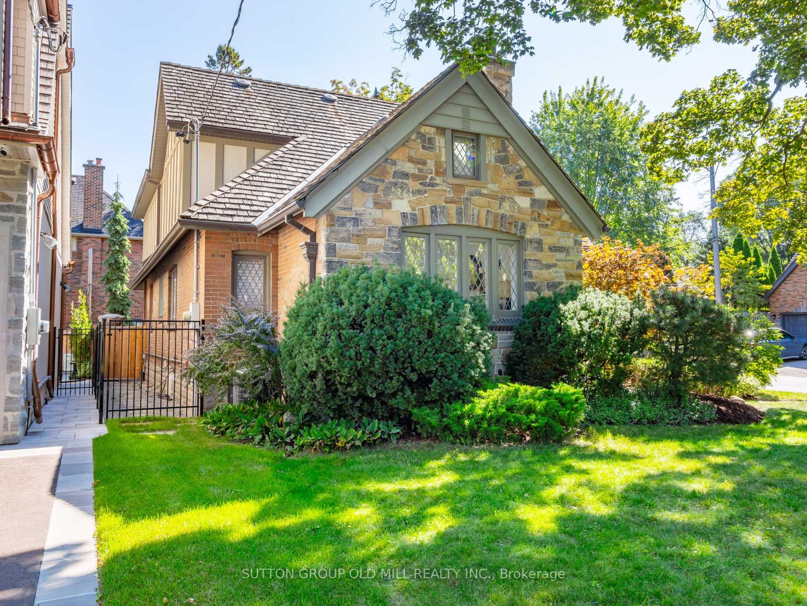 231 Grenview Blvd S