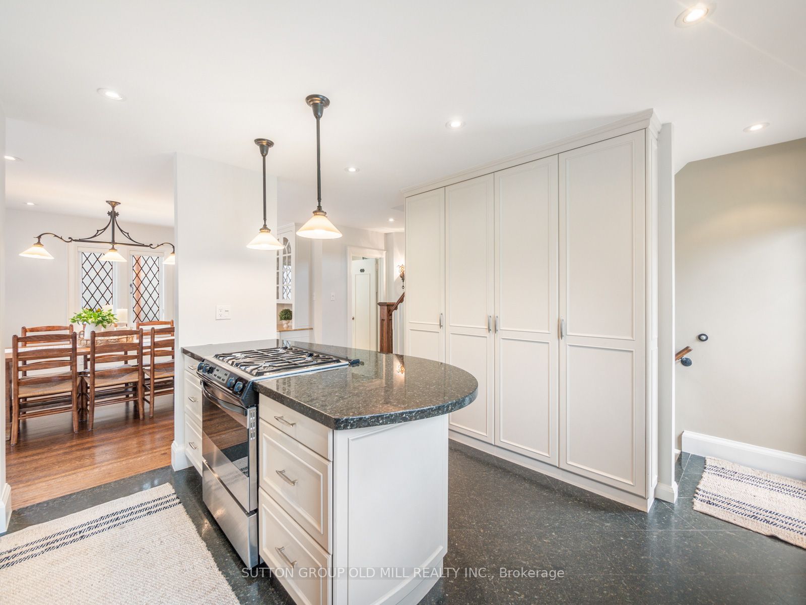 231 Grenview Blvd S