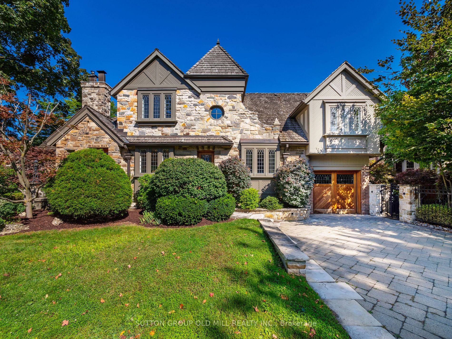 231 Grenview Blvd S