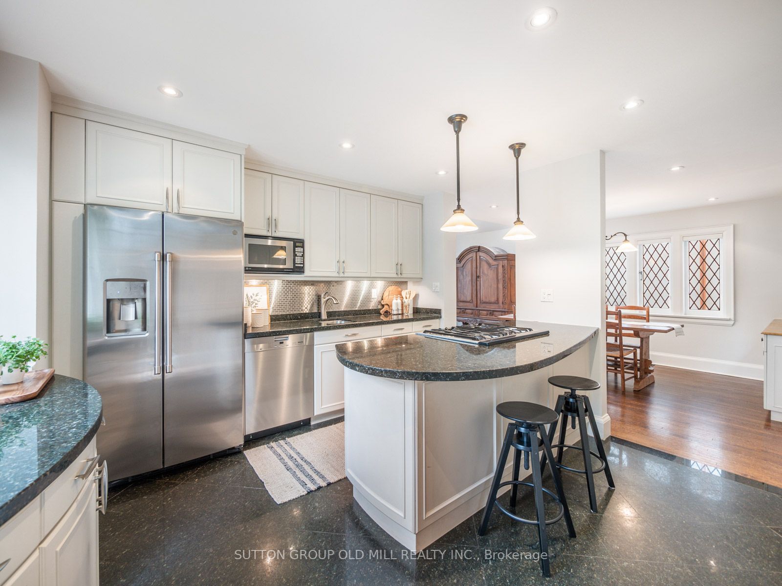 231 Grenview Blvd S