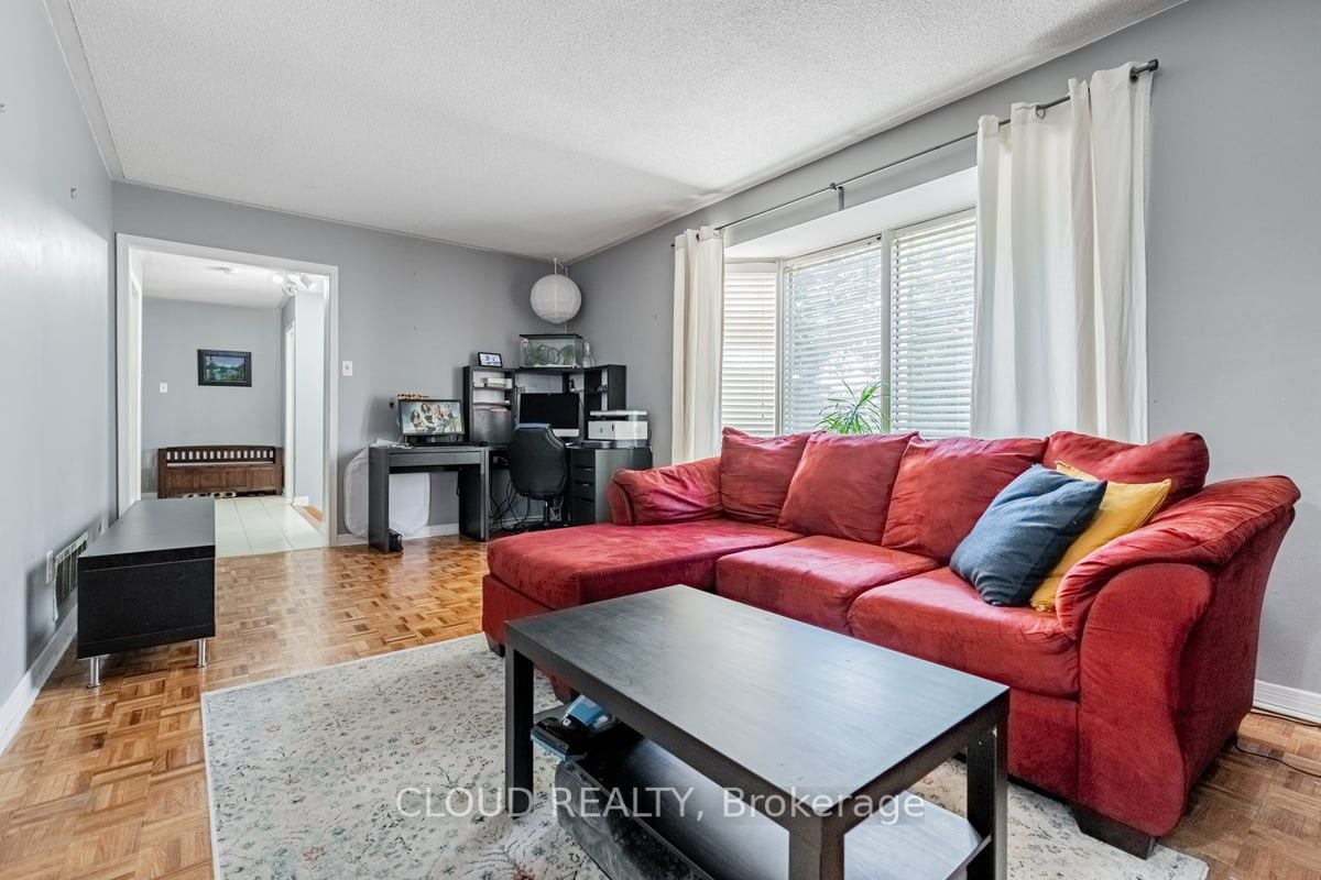 1089 Ivandale Dr S