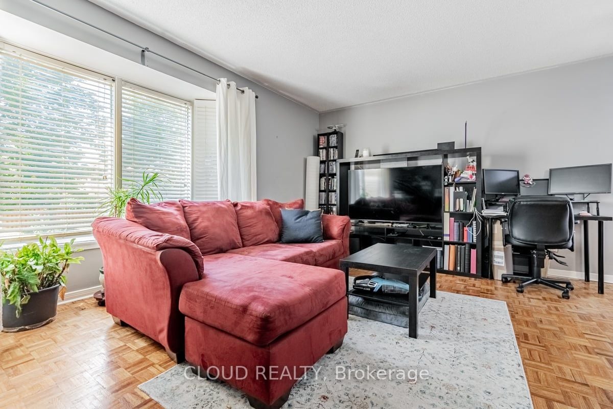 1089 Ivandale Dr S