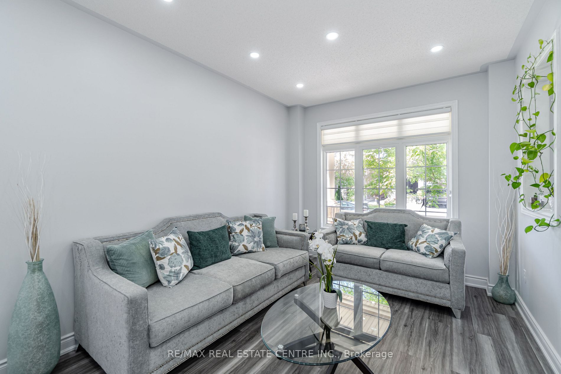 7 Dovehaven Cres