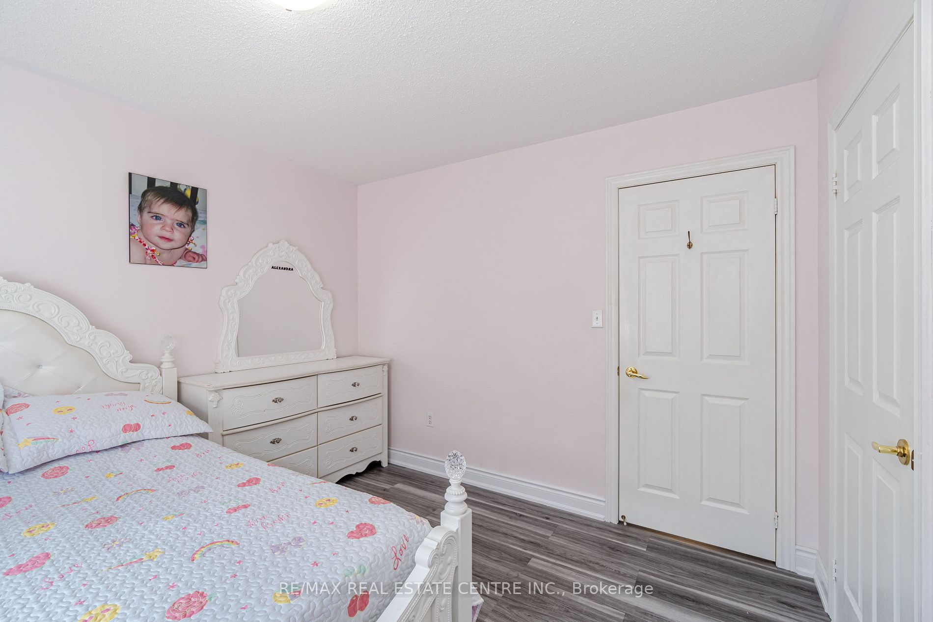 7 Dovehaven Cres